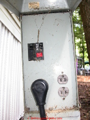 Electrical service entry at mobile home Sea Isle City NJ (C) Daniel Friedman at InspectApedia.com