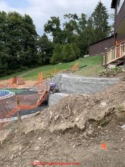 30-inch retaining wall, no guardrail (C) InspectApedia.com Mastro
